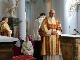 Diakonenweihe im Fuldaer Dom (Foto: Karl-Franz Thiede)